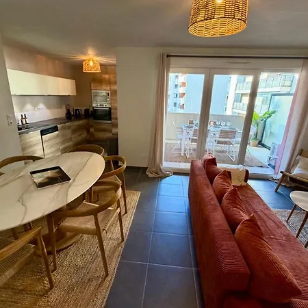 Hébergement de vacances T4 Moderne 7 Pers Avec Terrasse&parking à 10 Min à Pieds