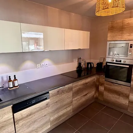Modern 3-bedroom For 7 With Terrace & Parking 10min * Le Lavandou