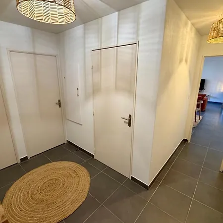 Modern 3-bedroom For 7 With Terrace & Parking 10min * Le Lavandou